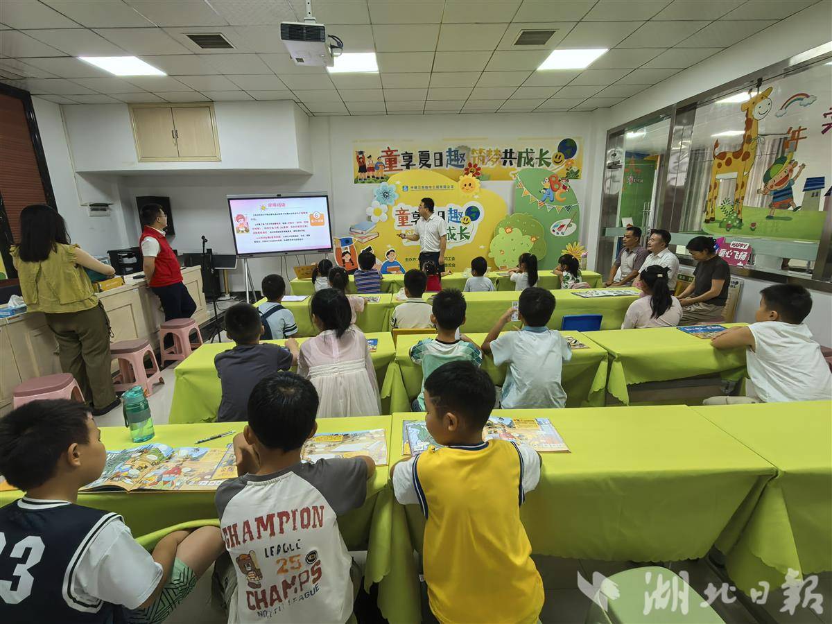 開班儀式介紹暑托班課程安排等.jpg